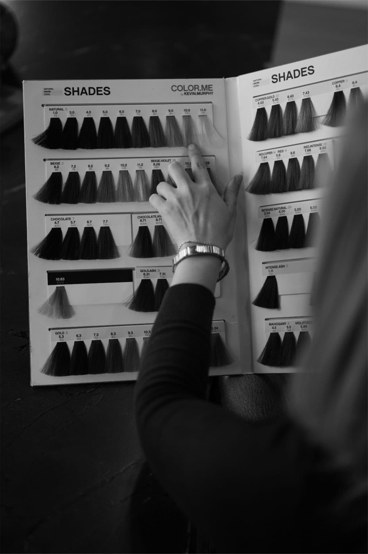 Choosing a shade from a hair colour chart
